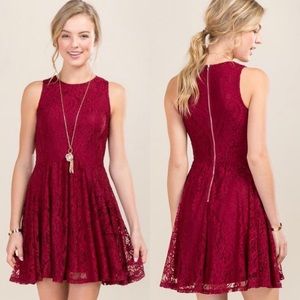 FRANCESCA’S Carmen Lace Skater Dress Size M